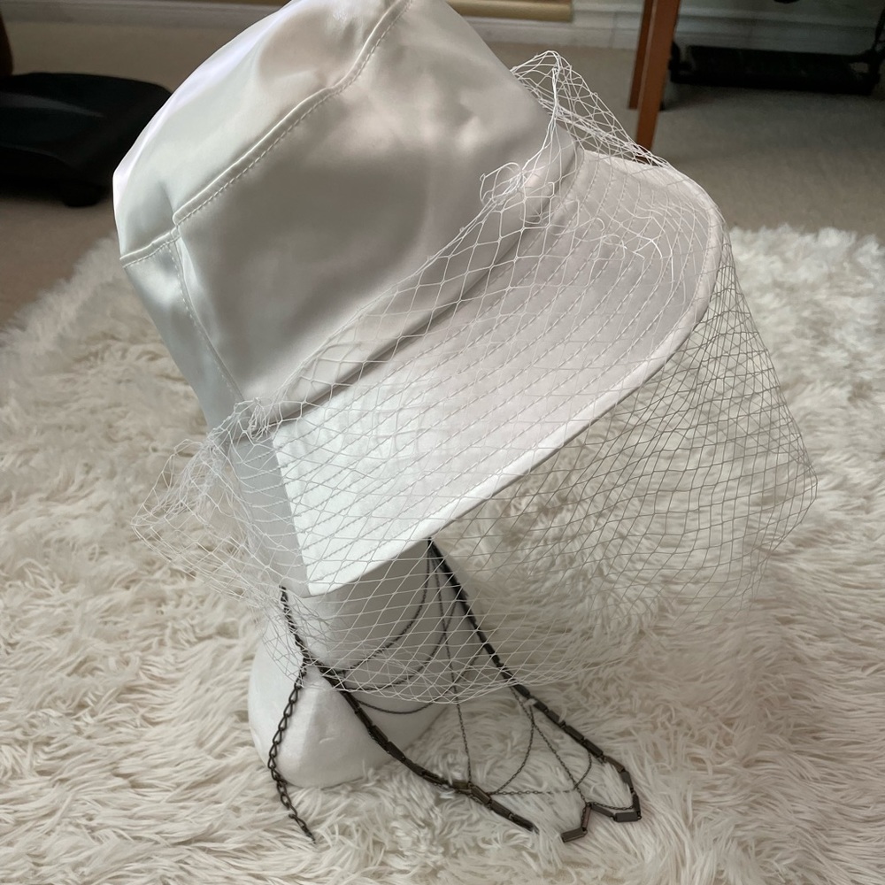 Very cute white hat - Picture 8 of 11
